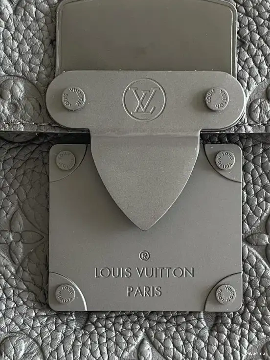 LOUIS S MESSENGER VUITTON LOCK 0605